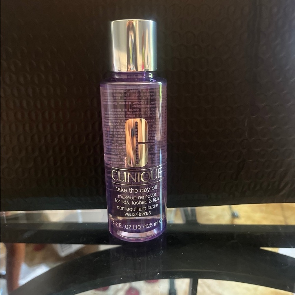 Clinique Take the Day Off Purple Makeup Remover